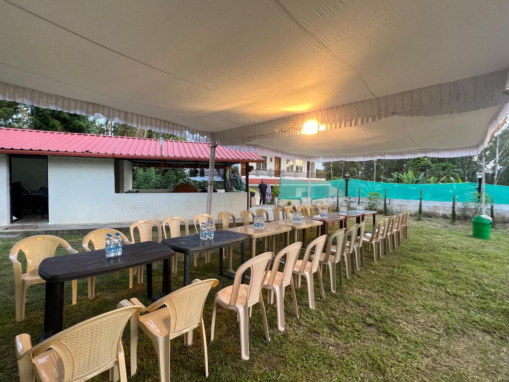 Apartamento Sri Lakshmi Estates Siddāpur Exterior foto